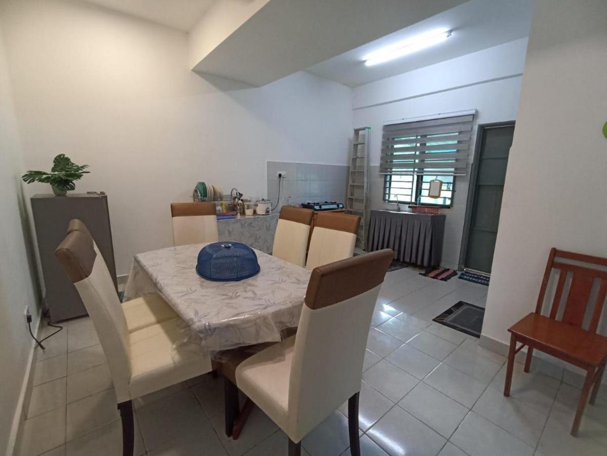 Aisya Homestay Bajet Karak Setia Zewnętrze zdjęcie